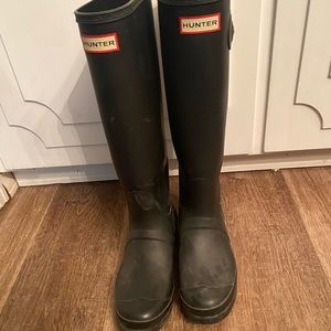Matte black hunter rain boots